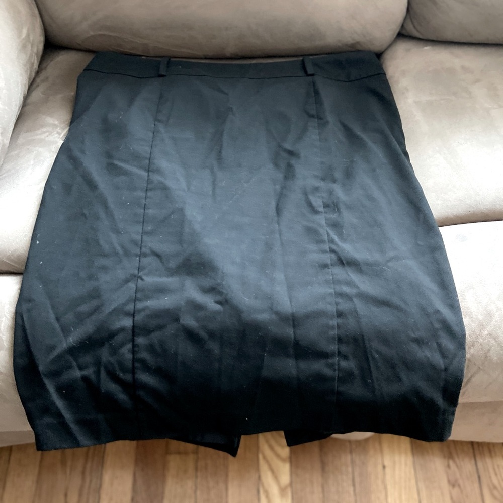 Women’s black lined skirt